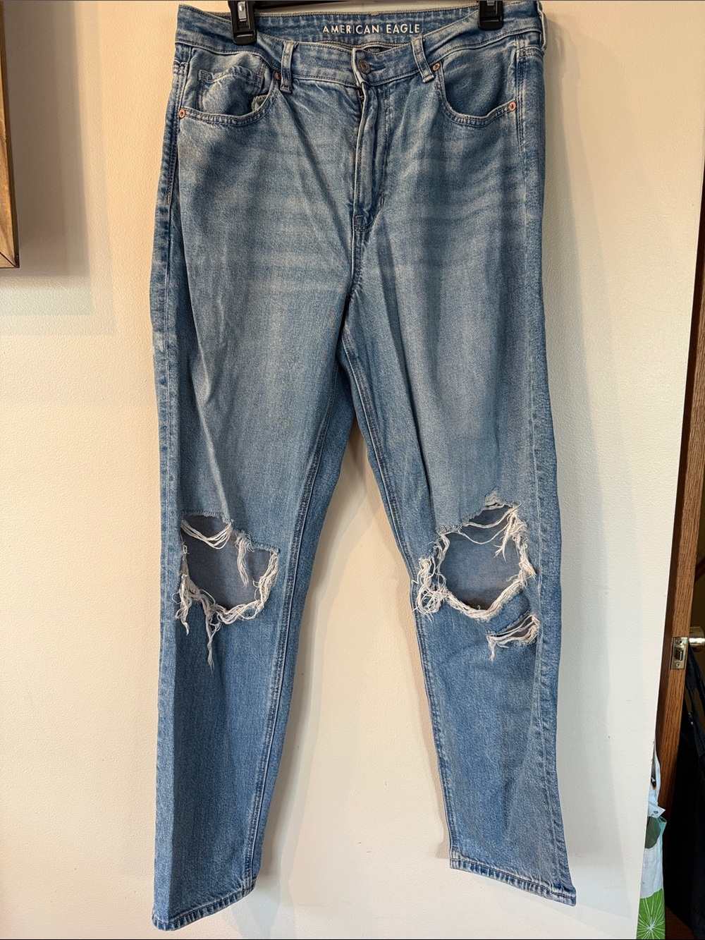 American Eagle Outfitters Women’s Mom Jean Straight Leg Ripped Light Blue Jeans